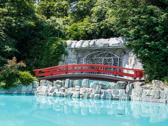 Brücke im Aussenbereich der Taunus Therme