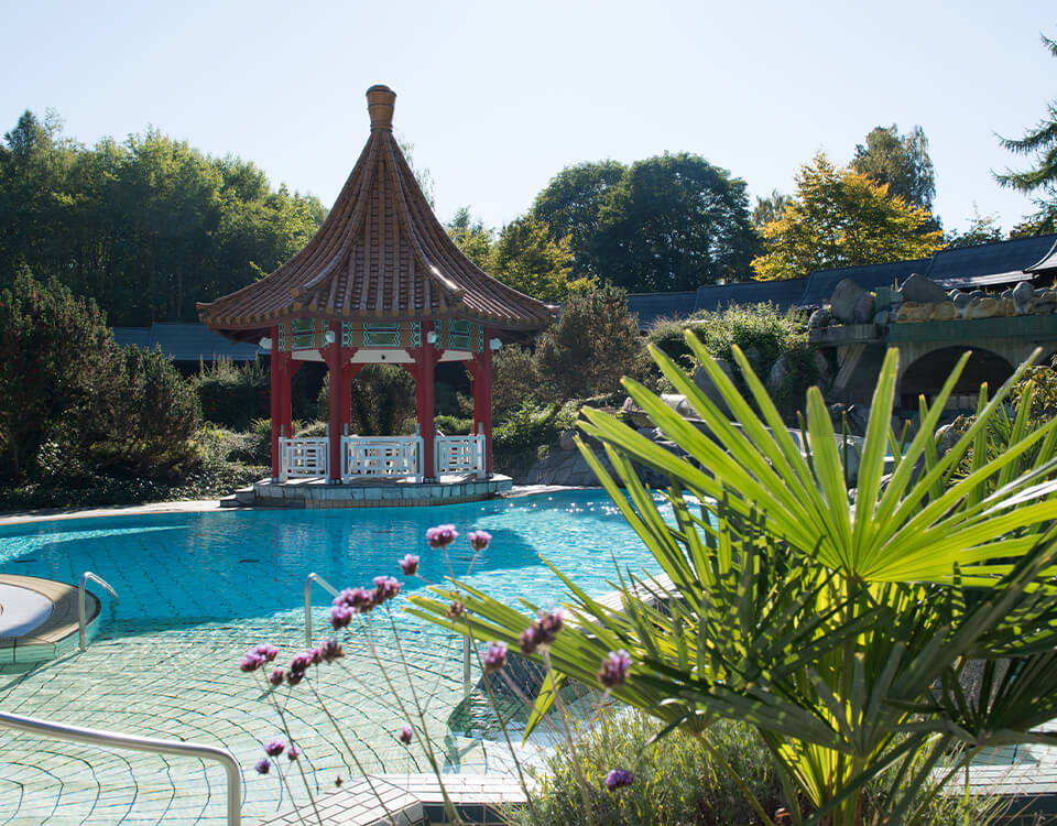 Aussenbereich der Kurhessen Therme mit Pavillon